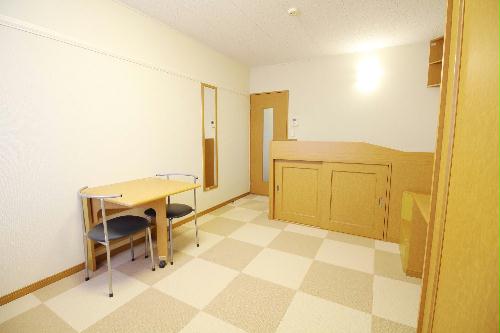 居室・リビング　2Fは絨毯仕様となります。（部屋により模様は異なります。）