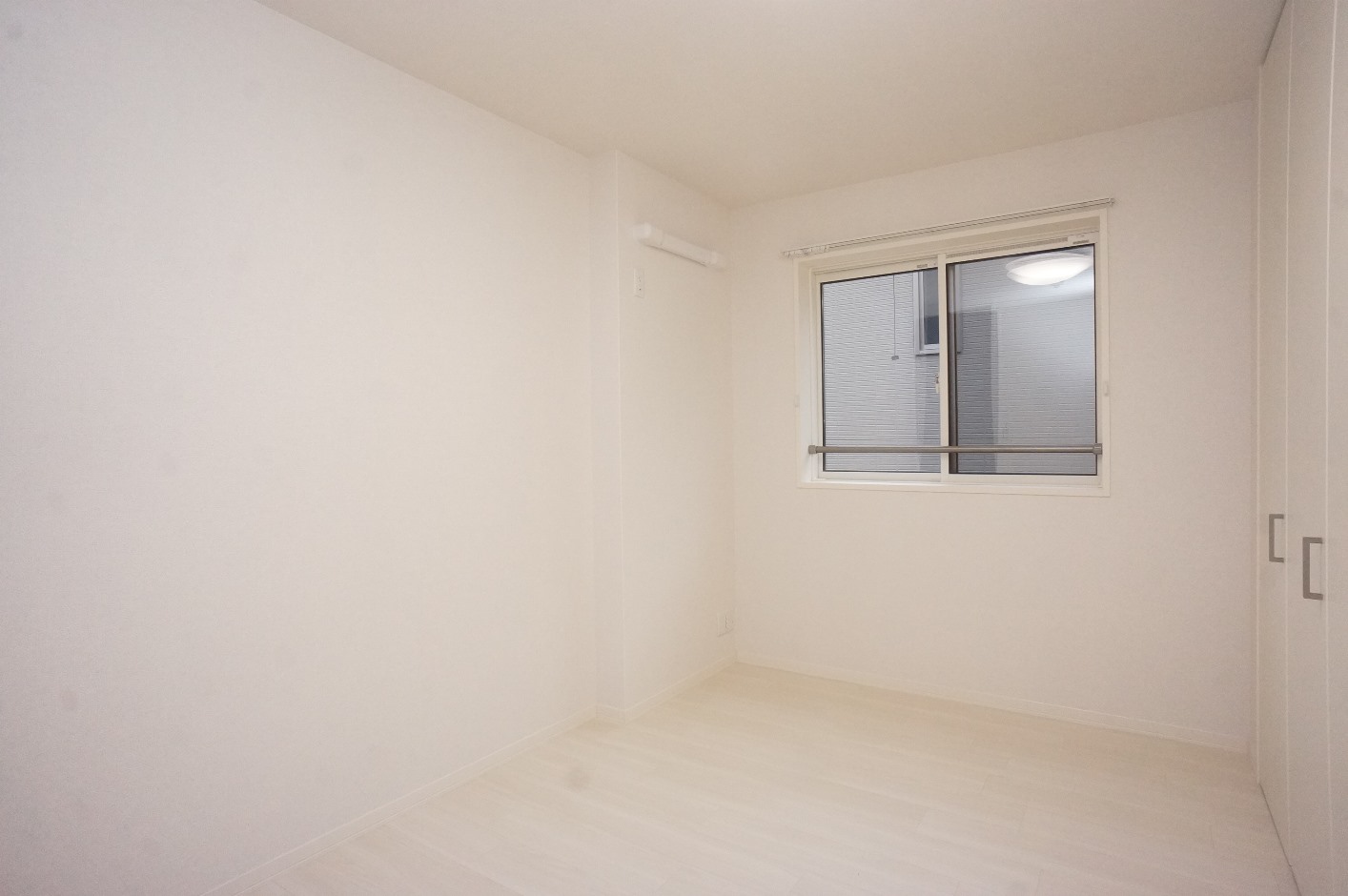 その他部屋・スペース　東側洋室５.９帖のクローゼットあります！