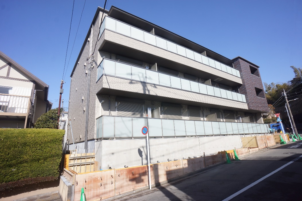 建物外観　南向き・南側道路の為日当り良好！