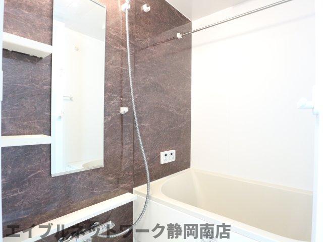 ＪＲ東海道本線 静岡駅 バス乗車時間：1分 最寄りバス停で下車 徒歩1分 9階建 築12年の風呂写真