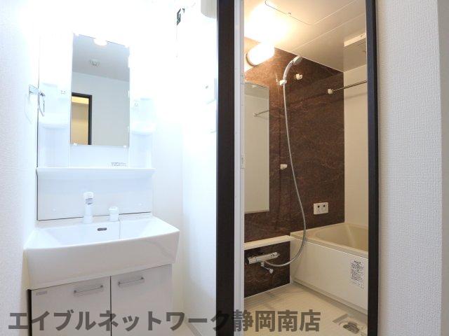 ＪＲ東海道本線 静岡駅 バス乗車時間：1分 最寄りバス停で下車 徒歩1分 9階建 築12年の内装写真