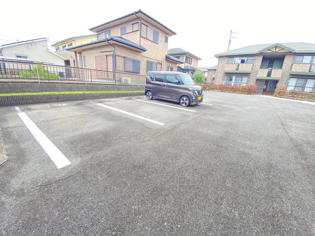【ビルヌーヴ　Dの駐車場】