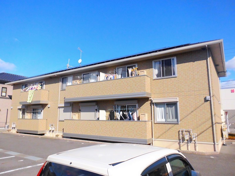 近江八幡市上田町のアパートの建物外観