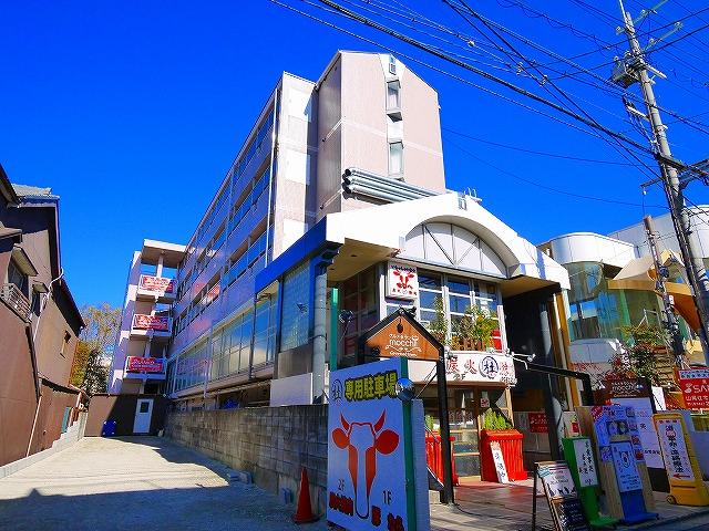 奈良市鍋屋町のマンションの建物外観