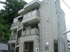 横須賀市田浦町のアパートの建物外観