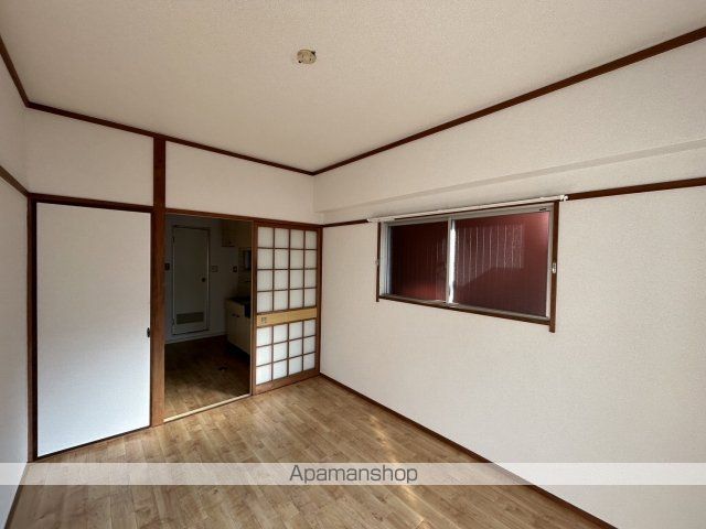 広島電鉄横川線 横川一丁目駅 徒歩4分 5階建 築42年の居間写真