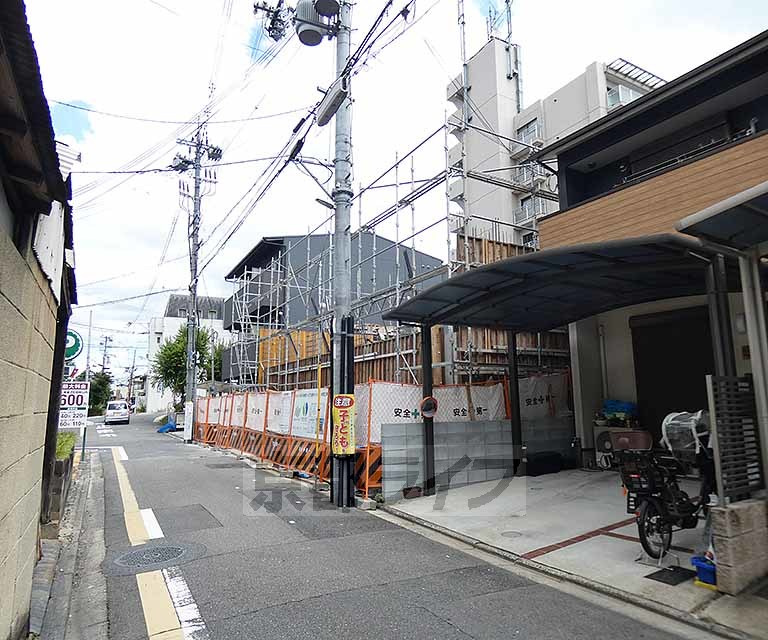 【京都市伏見区両替町１５丁目のマンションの建物外観】