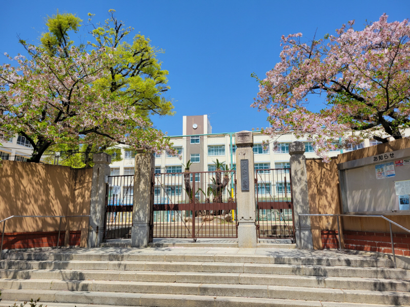 【シャンボール三宮の小学校】