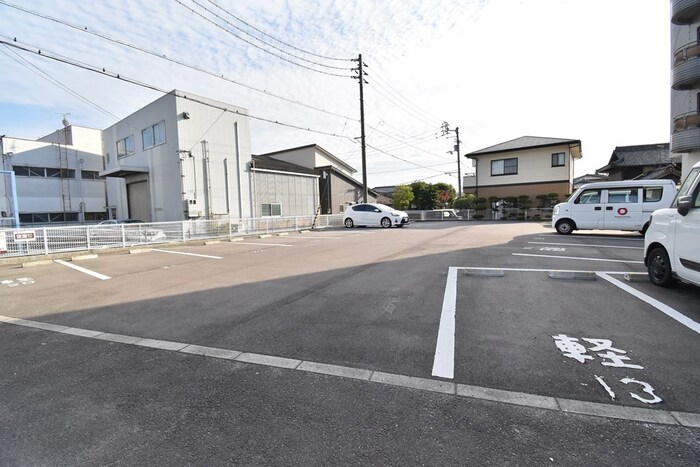 【植田コーポの駐車場】