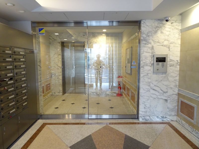 【港区六本木のマンションのセキュリティ】