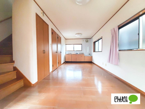 居室・リビング　別室写真です