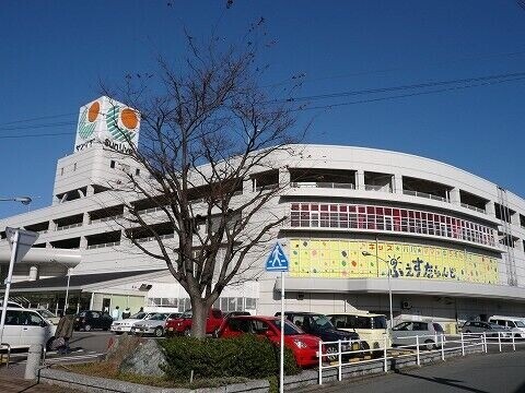 【ベルオロール古賀ししぶ駅前のスーパー】