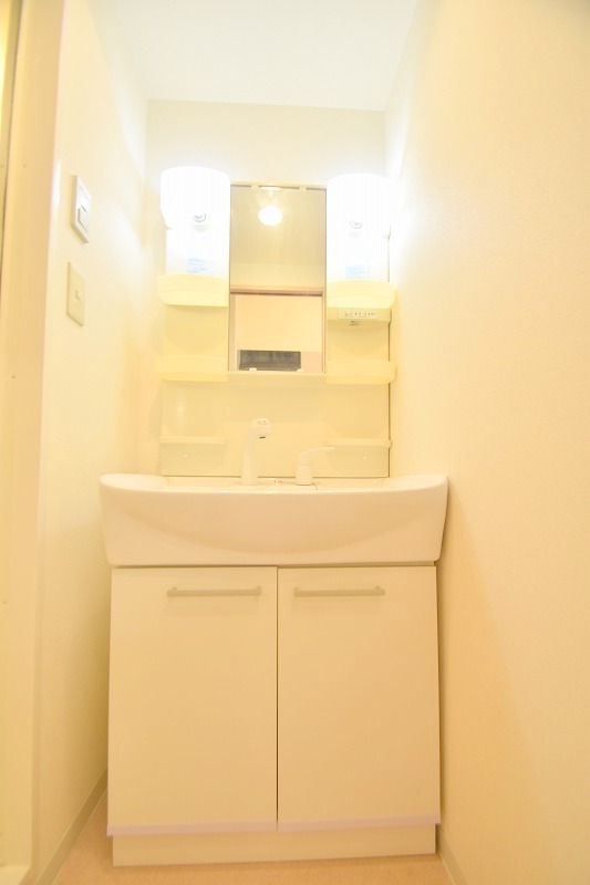 洗面設備　人気条件！！洗面脱衣所付きの間取です♪