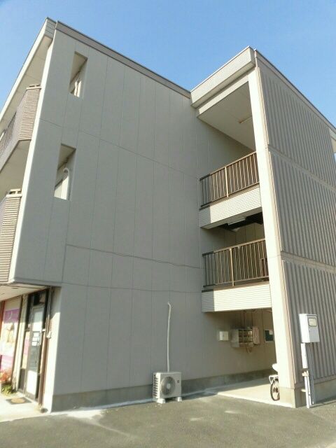 【田原市東赤石のマンションの建物外観】