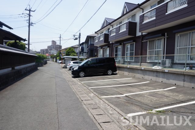 【熊本市東区八反田のアパートの駐車場】