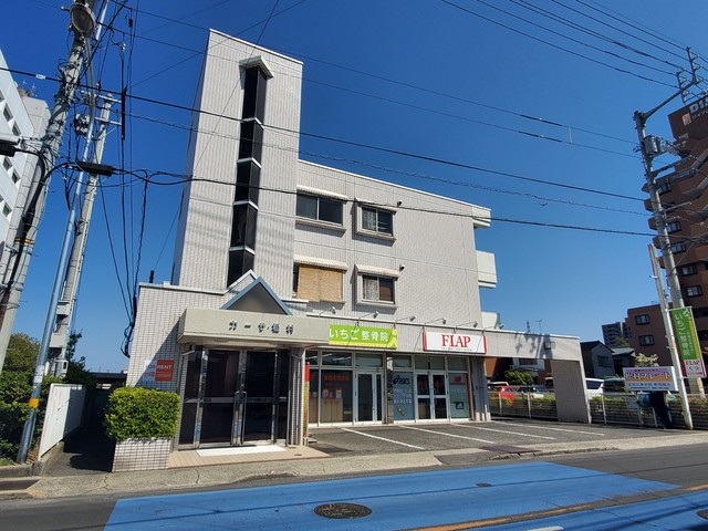【カーサ松村の建物外観】