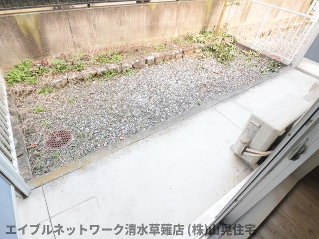 【静岡市清水区草薙のマンションの庭】