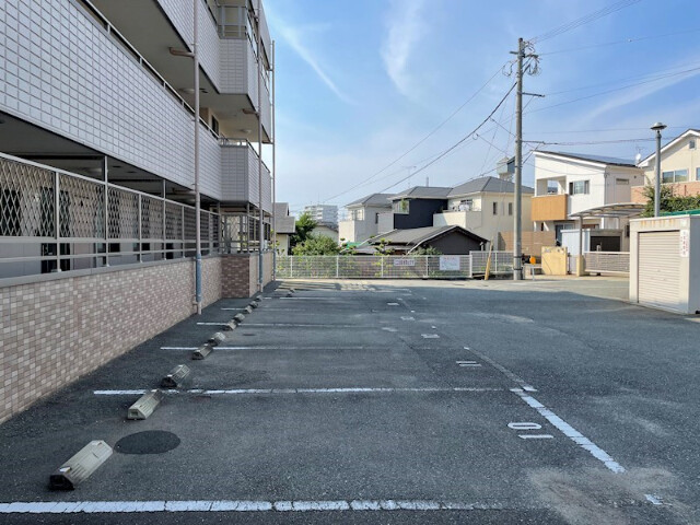 【福岡市東区和白東のマンションの駐車場】