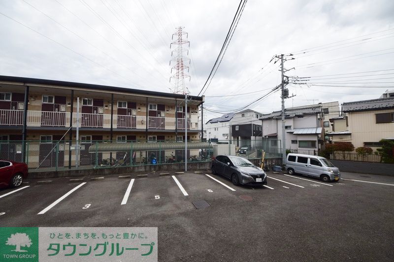 【横浜市栄区長沼町のアパートの駐車場】