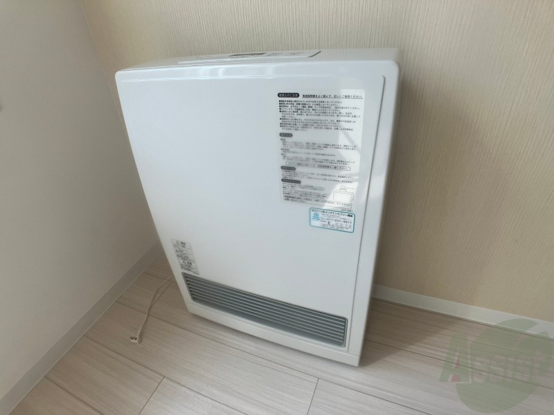 その他設備　給湯器は簡単操作で温度調整ができますよ。