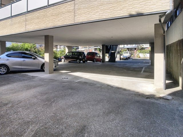 駐車場　2025年11月撮影