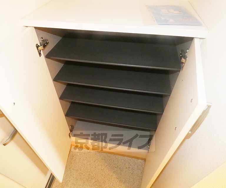 その他設備　靴収納付きの玄関