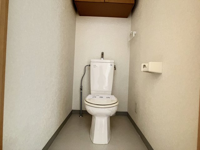 トイレ　掲載写真は空室の別部屋を掲載しております。実際のお部屋と仕様