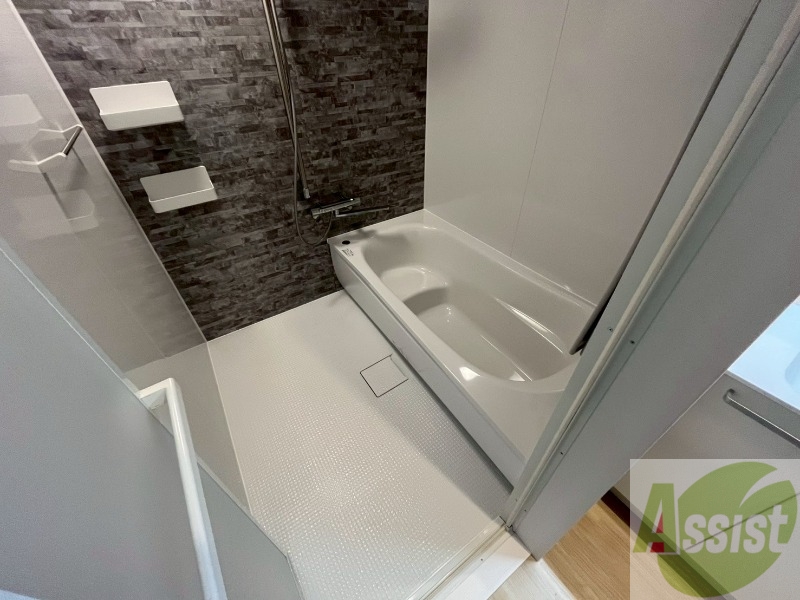 バス・シャワールーム　ユニットバスです。疲れを癒すのに欠かせませんね！