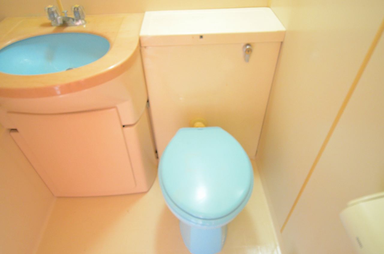 トイレ　トイレの横に手洗い場あります♪