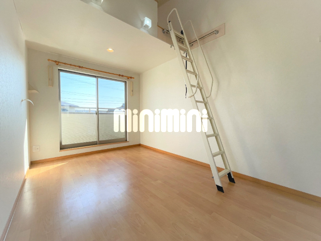 居室・リビング　２階の洋室