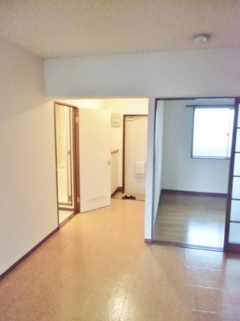 居室・リビング　室内