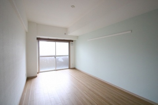 居室・リビング　同物件別号室の写真