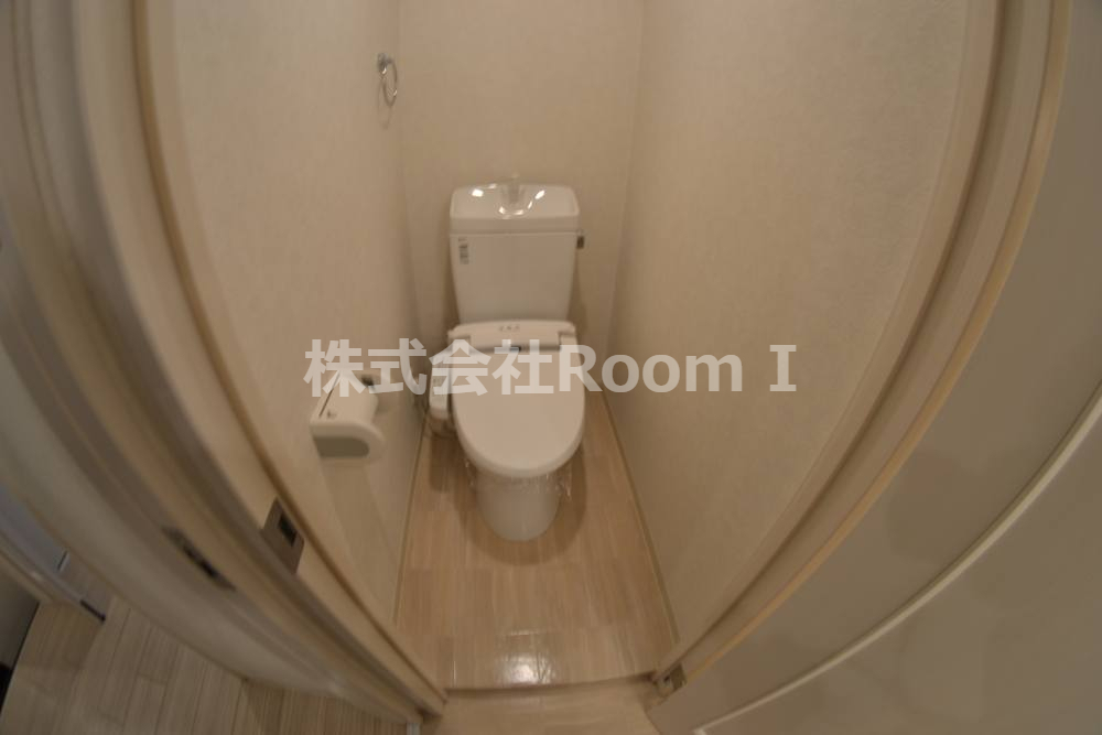 トイレ　落ち着いた色調のトイレです