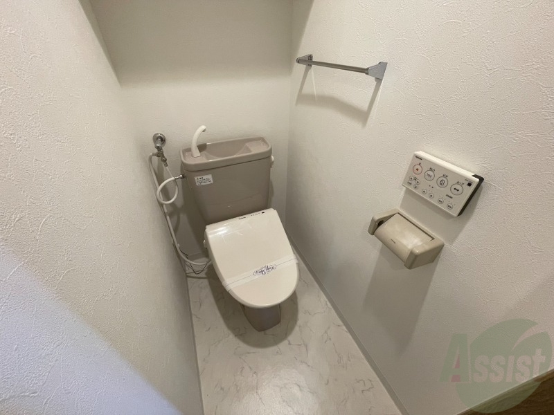 トイレ　こちらはトイレです。清潔感があり、安心して使用できます。