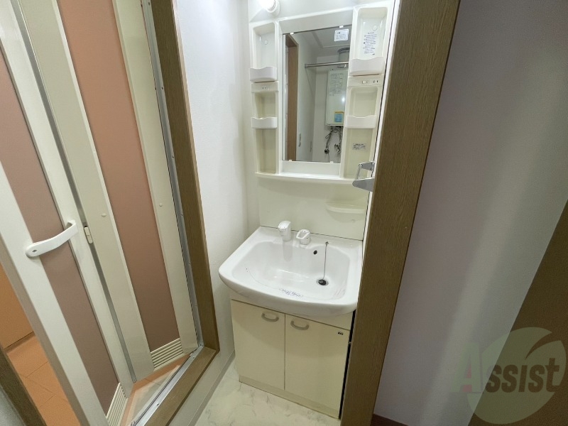 洗面設備　洗面台。身支度にはかかせないですよね～。