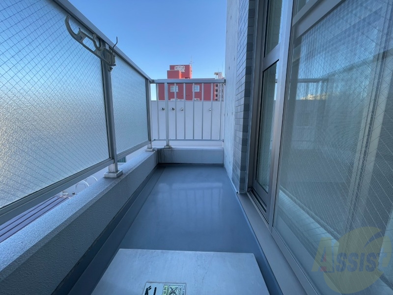 バルコニー　バルコニーは幅があり、広い印象を受けました。