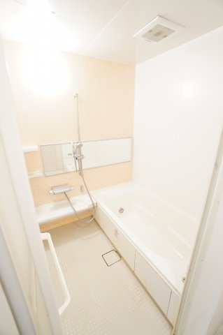 バス・シャワールーム　※同物件・反転タイプの写真です。
