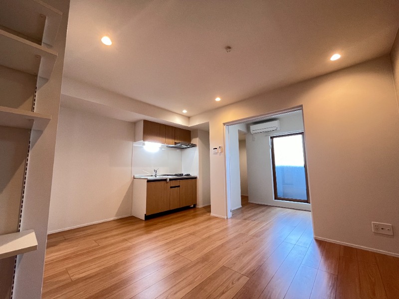 居室・リビング　同物件別部屋写真