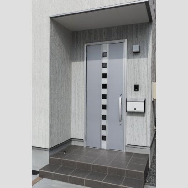 玄関　写真はイメージです 色仕様は現状優先となります。