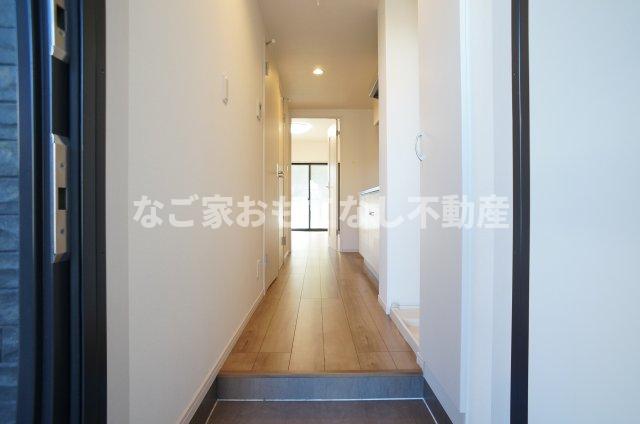 玄関　※写真は別号室