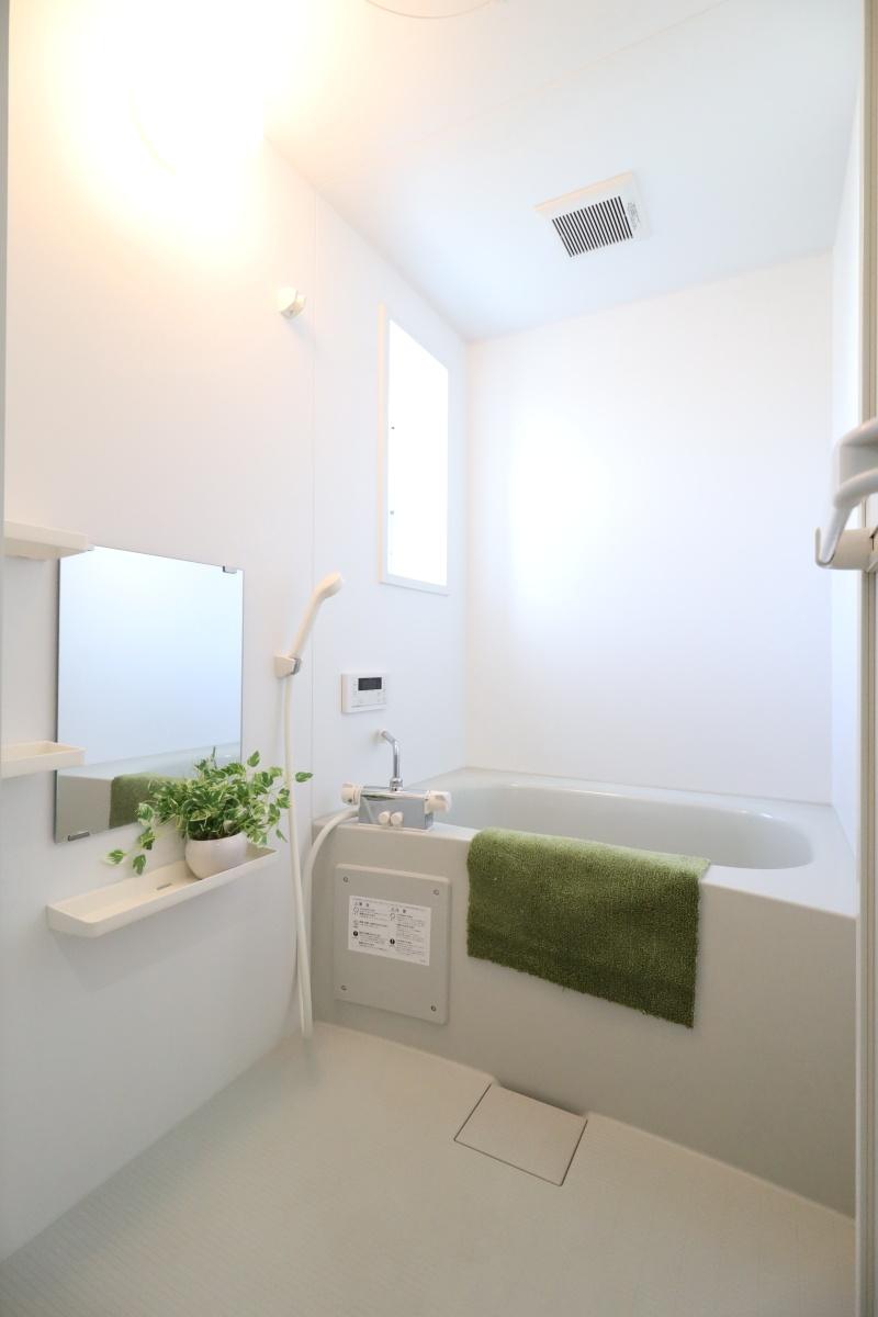 バス・シャワールーム　広々バスルーム