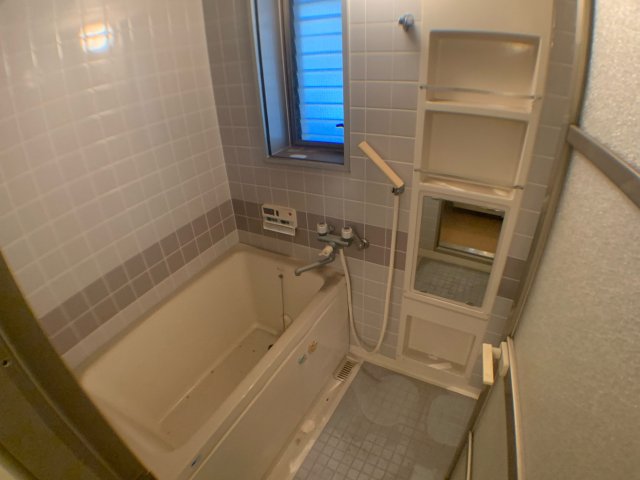 バス・シャワールーム　シンプルで機能的なユニットバスです♪