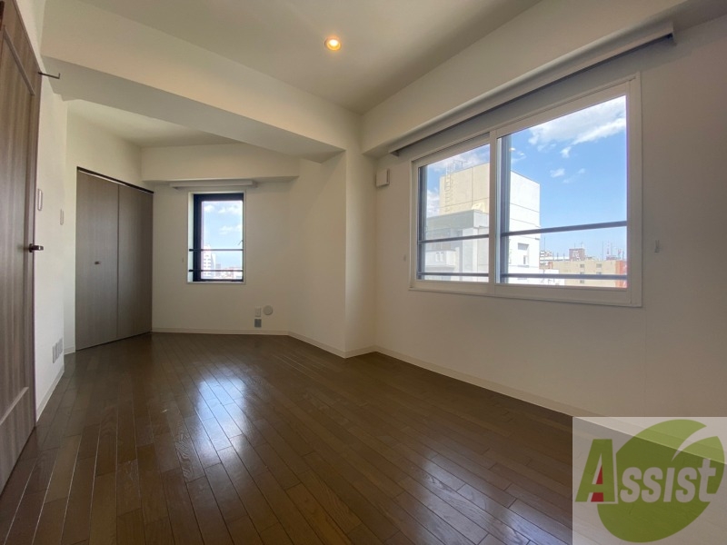 その他部屋・スペース　寝室はこちらです。光が差し込む、温かみのあるお部屋です。