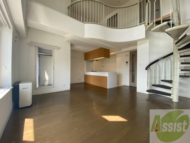 居室・リビング　広くてキレイなお部屋が広がっていて、充実した生活が送れそう。