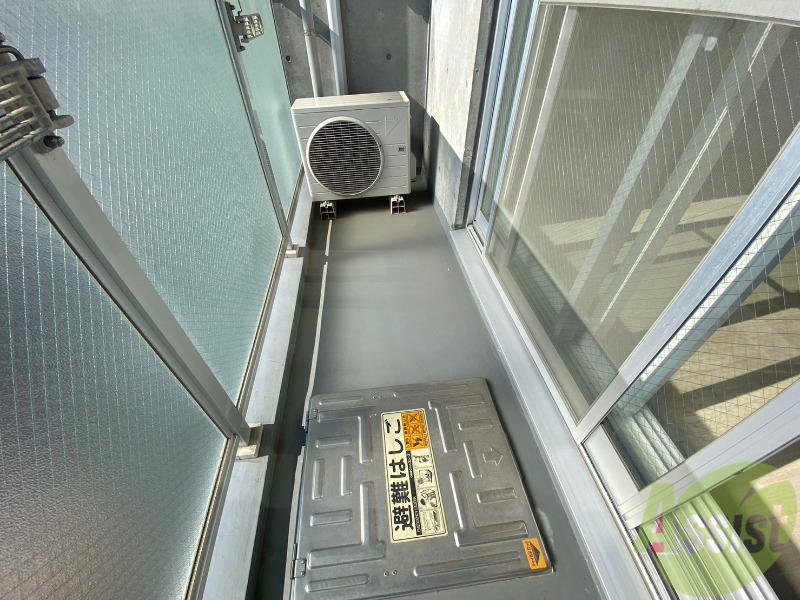 バルコニー　バルコニーは幅があり、広い印象を受けました。