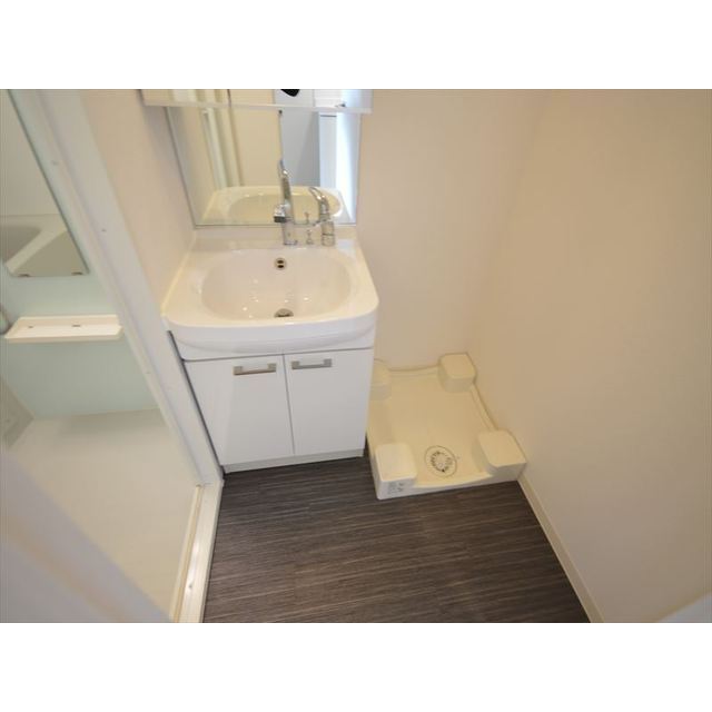 洗面設備　ゆったりとスペースのある洗面所