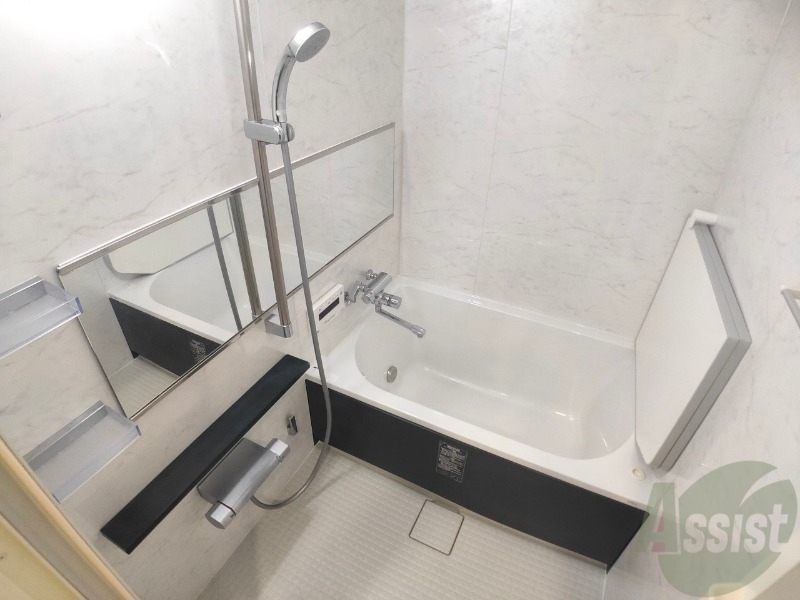 バス・シャワールーム　お風呂になります。一日の疲れを癒してくださいね。