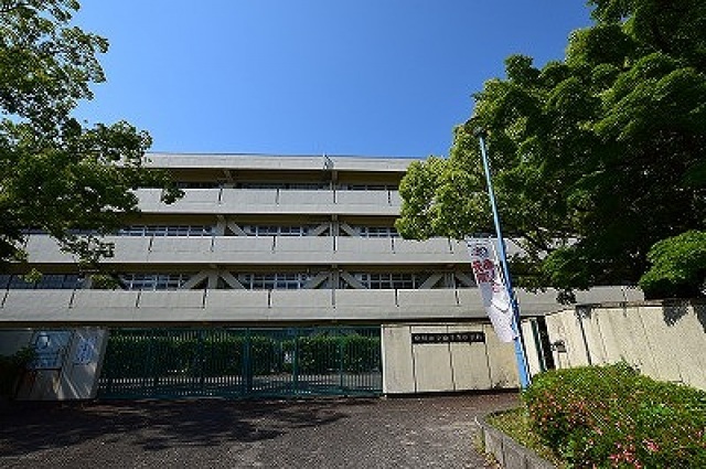 中学校　吹田市立南千里中学校（中学校）まで1203m