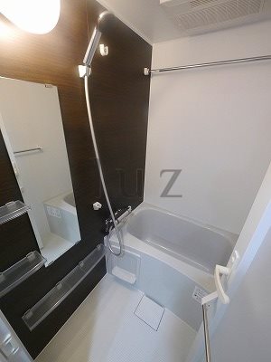 バス・シャワールーム　浴室乾燥機能付のバスルーム！