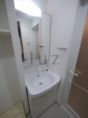 洗面設備　独立洗面化粧台！脱衣所として利用可！